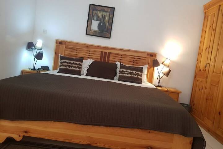 Room 5 of 16
