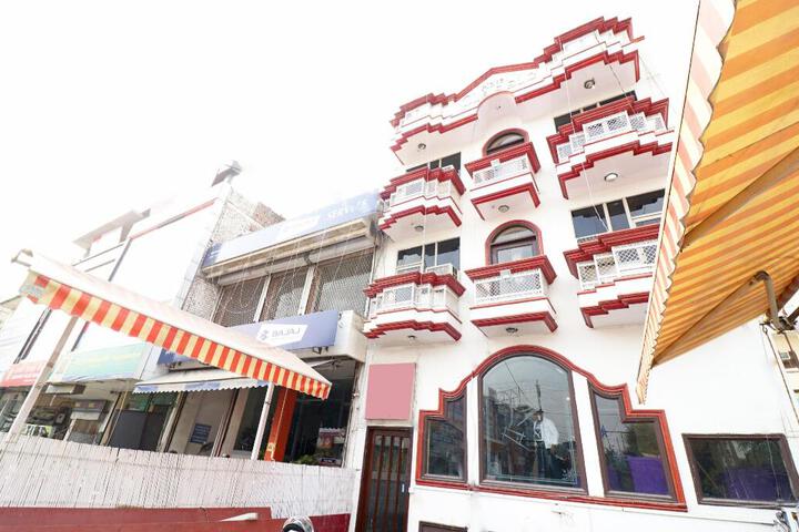 OYO 24421 CLASSIC HOTEL