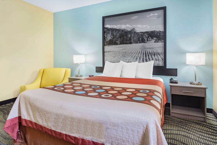 1 Queen Bed Mobility Accessible (4 of 15)