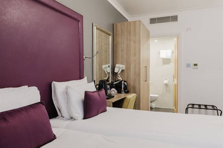 Room 77 of 165