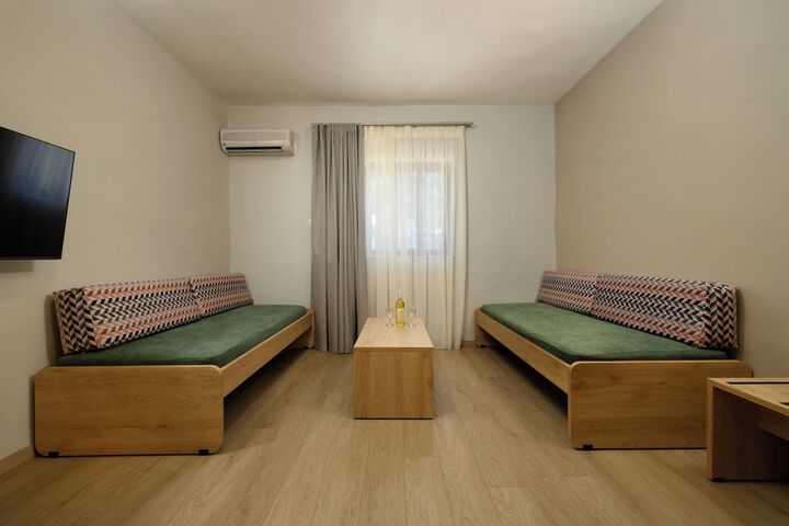 Room 48 of 180