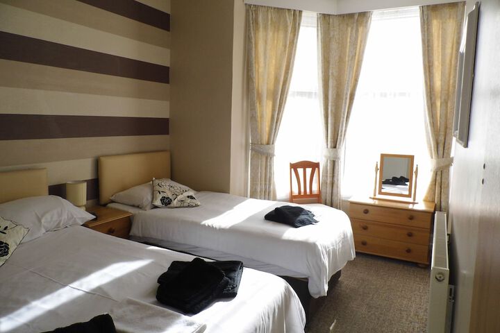 Room 4 of 25