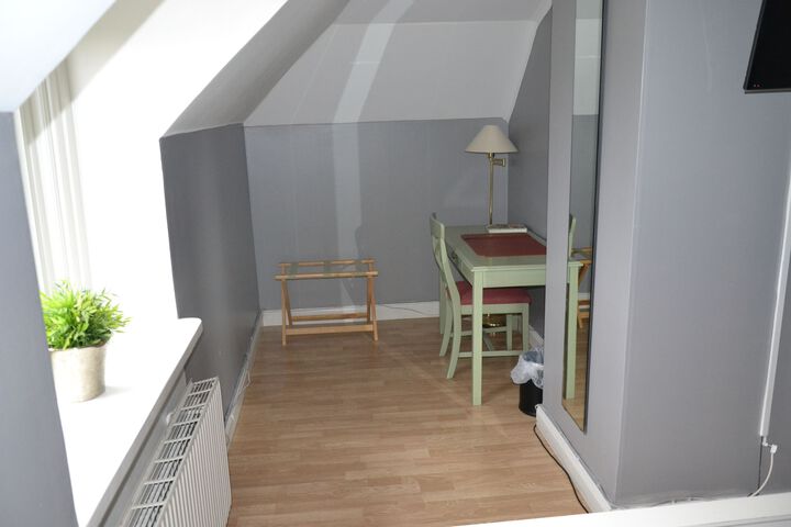 Room 33 of 34