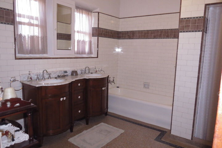 Room 7 of 27