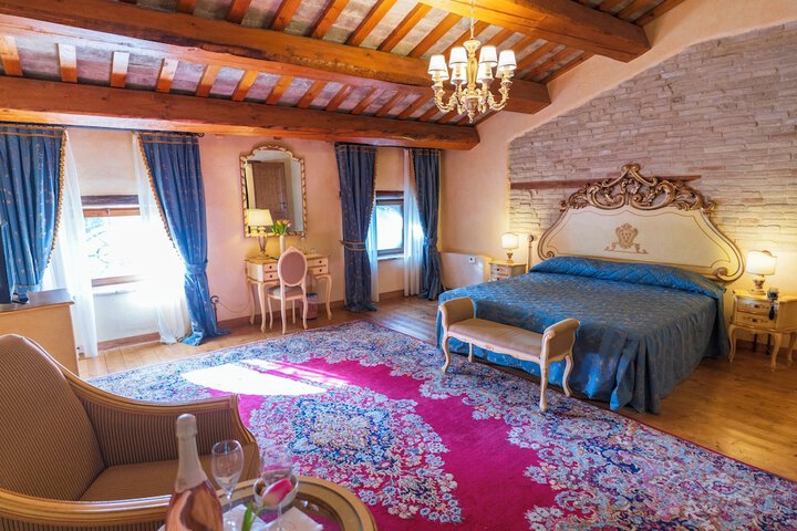 Room 20 of 74