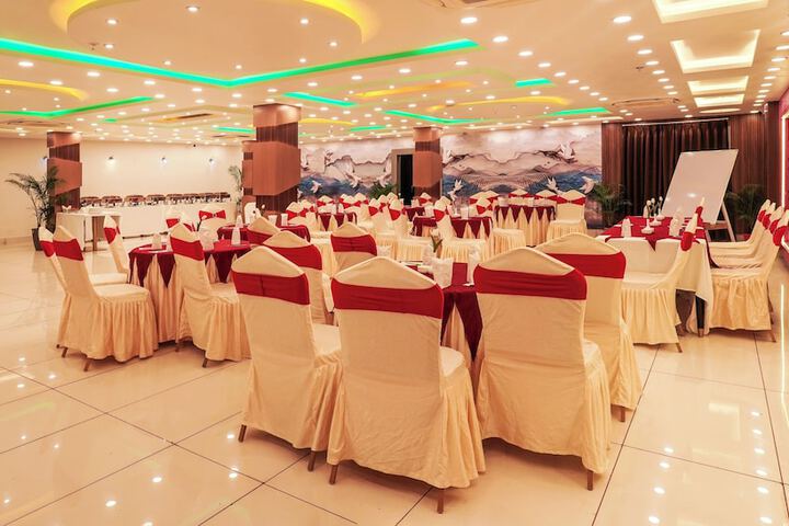 Ballroom/Hall 38 of 43