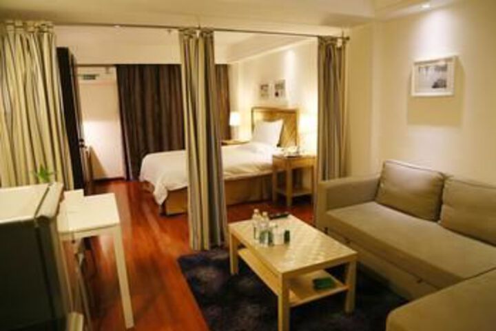 Room 33 of 38
