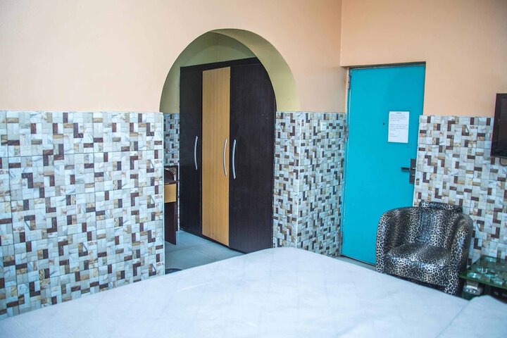 Room 10 of 48