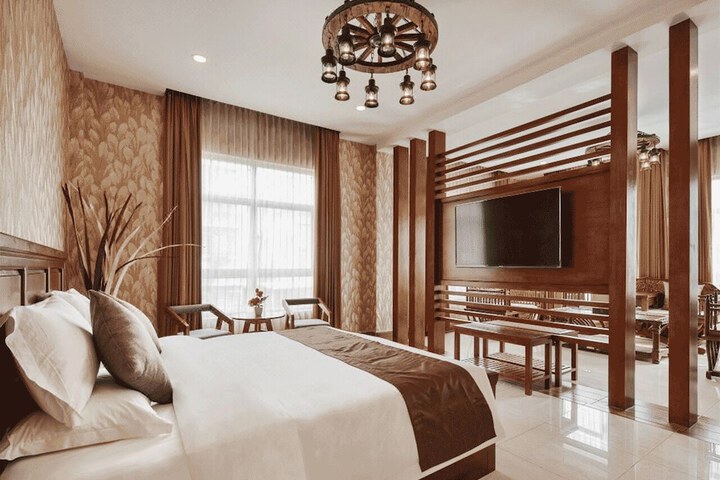 Room 4 of 28