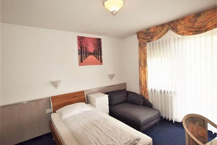 Room 7 of 34