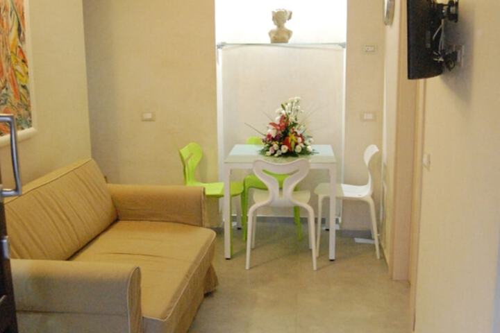 Room 6 of 32