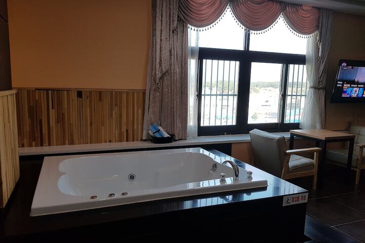 Room 50 of 88
