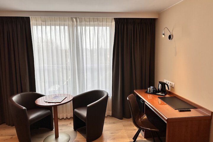 Room 32 of 77