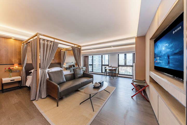 Room 15 of 42