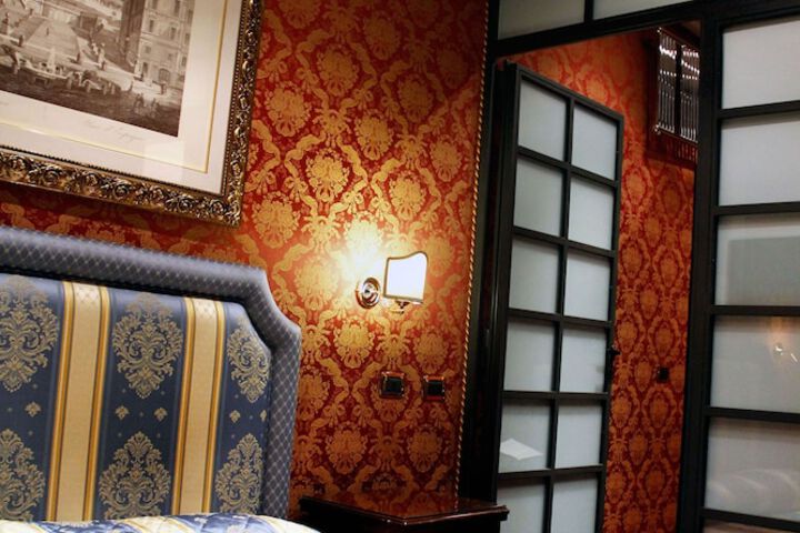 Room 6 of 76