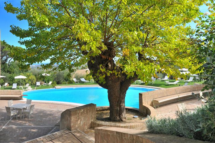 Pool 120 of 161
