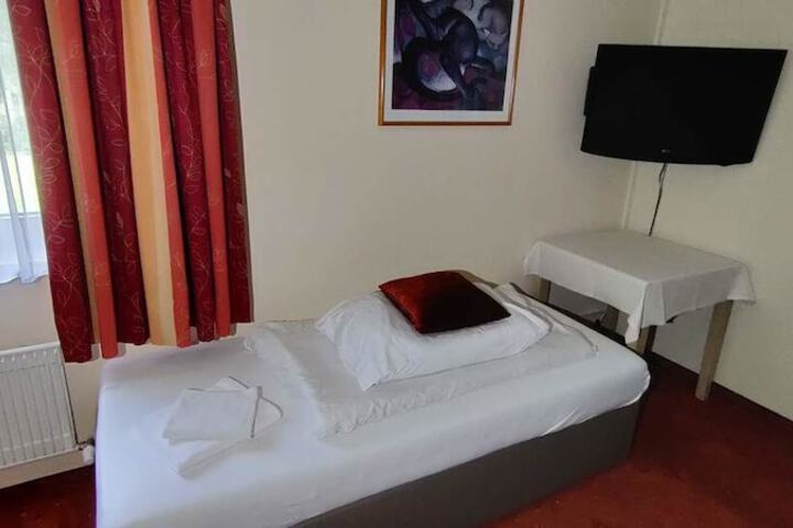 Room 6 of 21