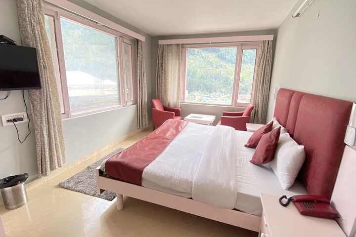 Room 13 of 28