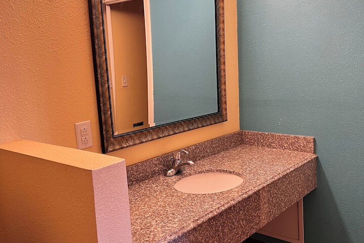 Standard Double Room (1 of 7)