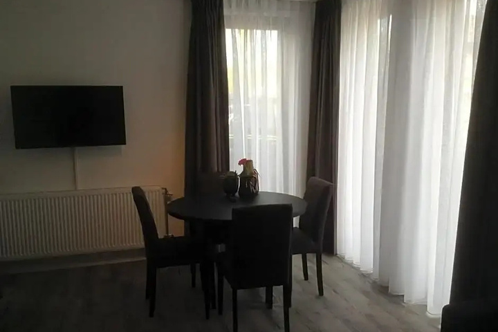 Room 4 of 15