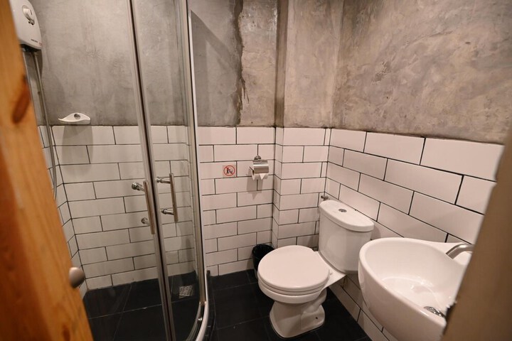 Room 17 of 31