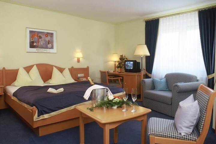 Room 9 of 26