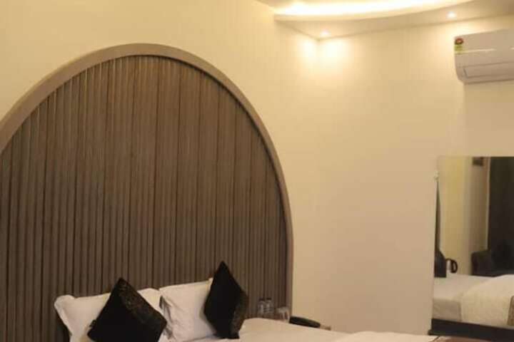 Room 21 of 53