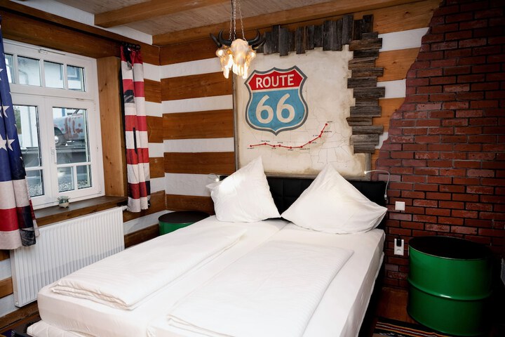 Room 6 of 18