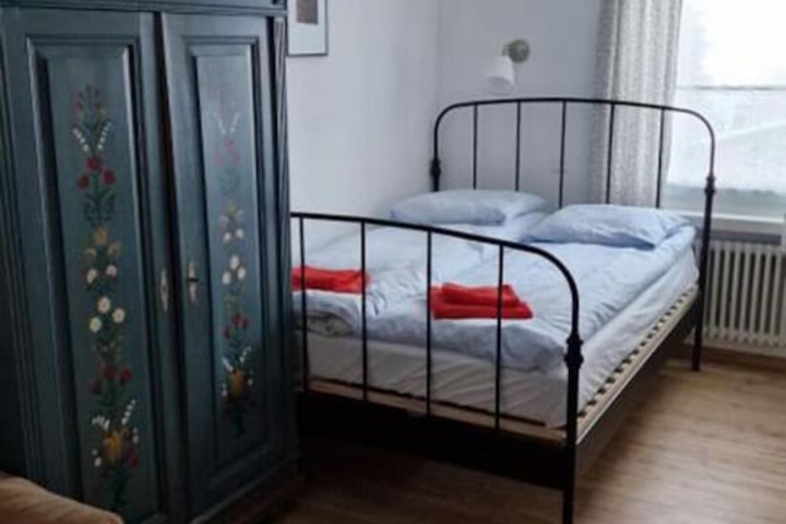 Room 4 of 65