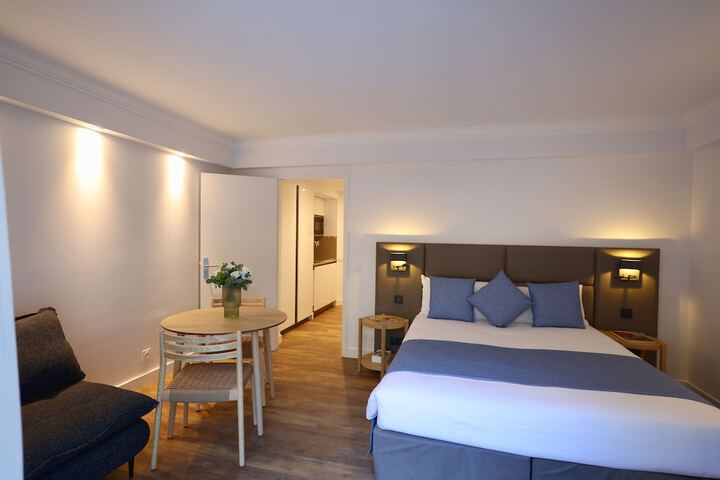 Room 13 of 77