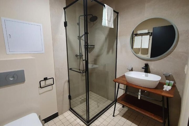Room 9 of 21
