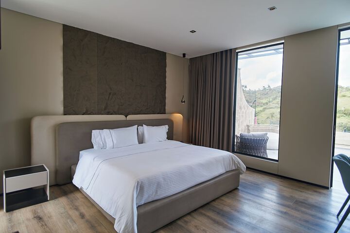Room 8 of 159