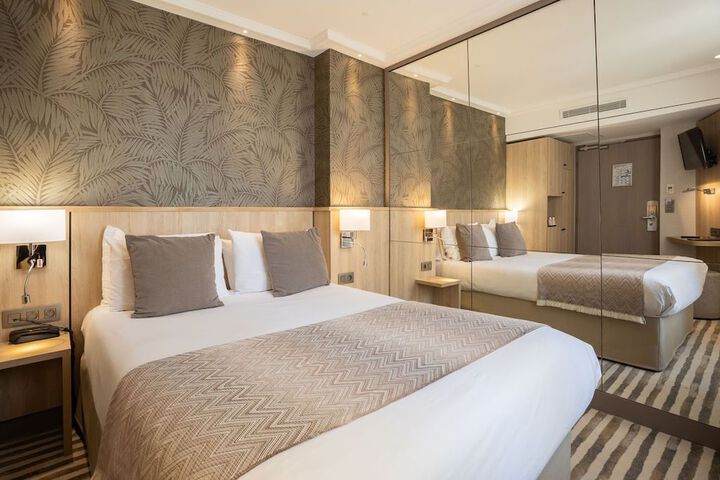 Room 40 of 72