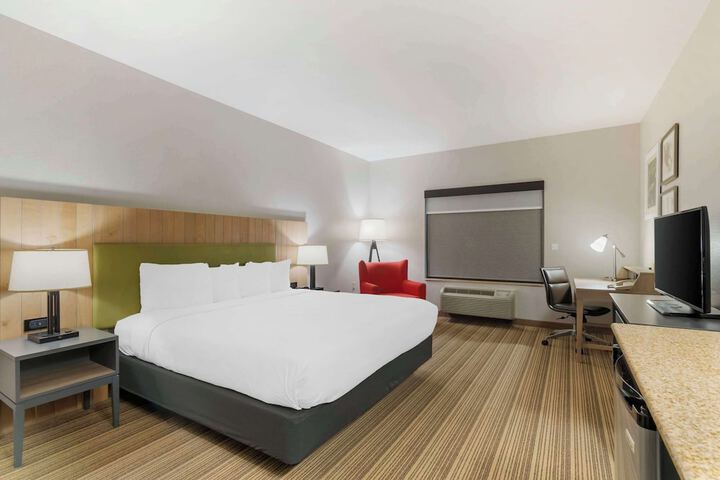 1 King Bed (14 of 20)