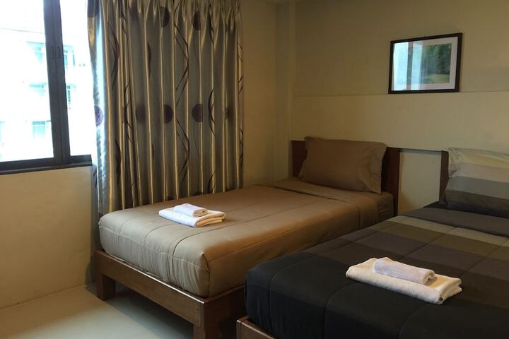 Room 12 of 33