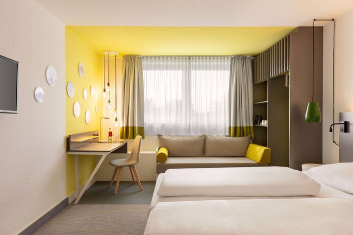 Room 22 of 48