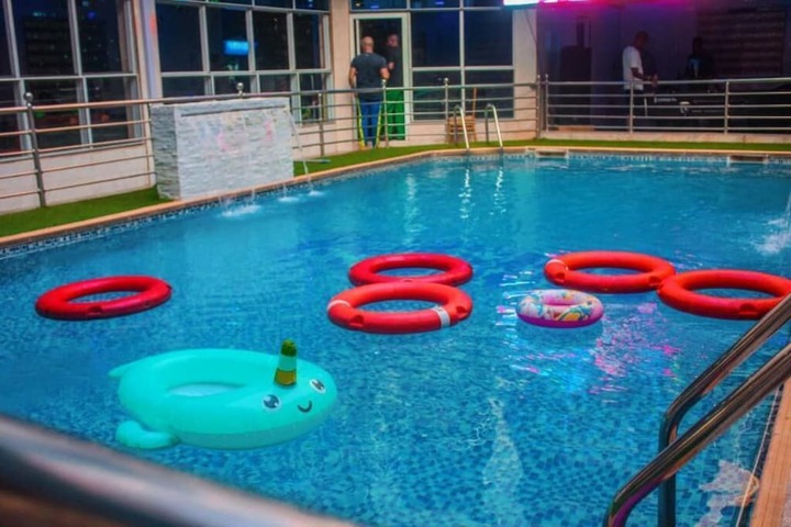 Pool 4 of 8