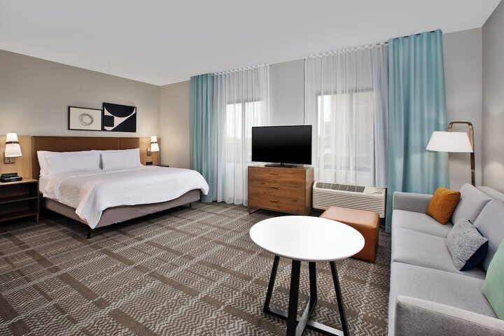 Studio Suite King Bed (3 of 17)
