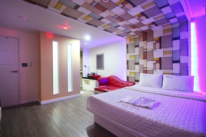 Room 5 of 33