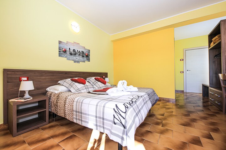 Room 18 of 102