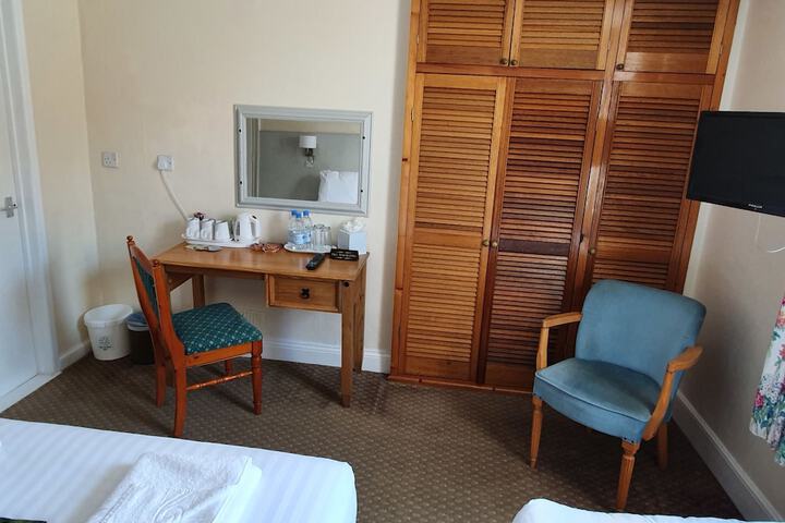 Room 14 of 93