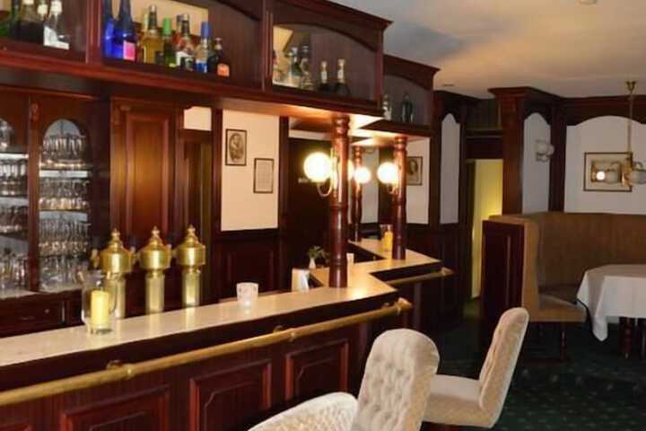 Lounge 19 of 31