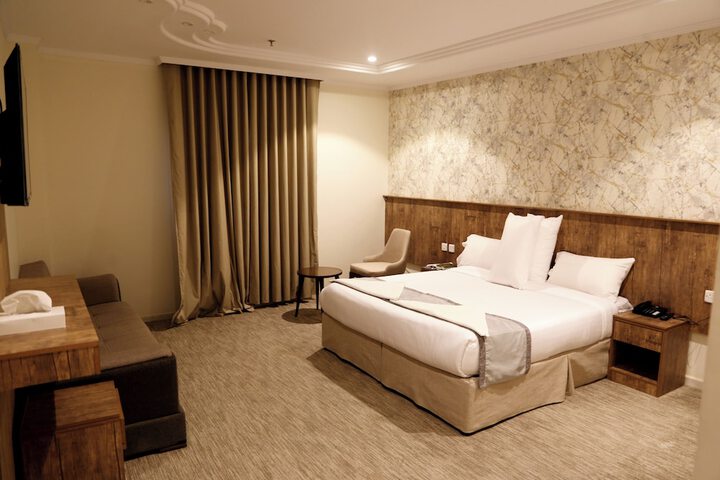 Room 18 of 27