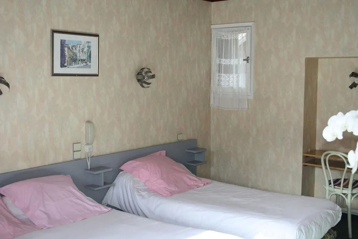 Room 5 of 19