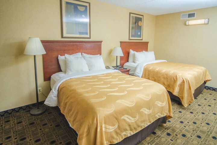 2 Queen Beds (4 of 10)