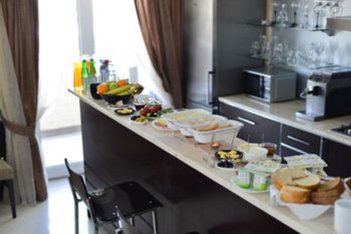 Dining 8 of 36