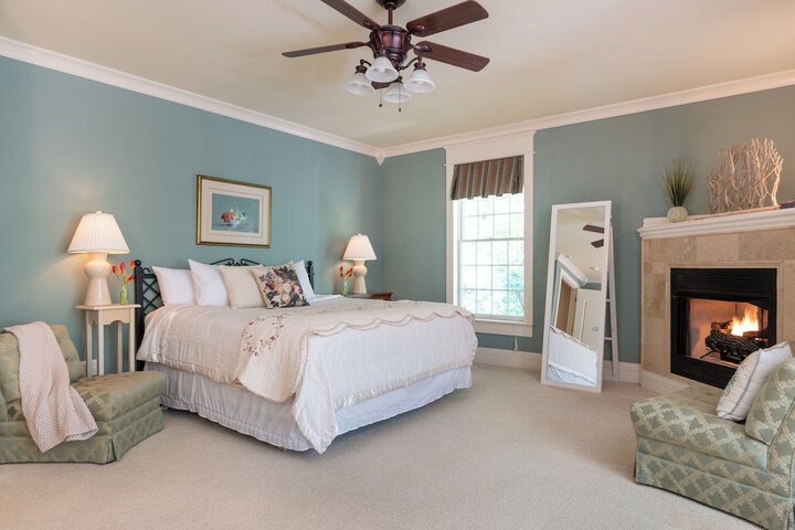 Room 2 of 32