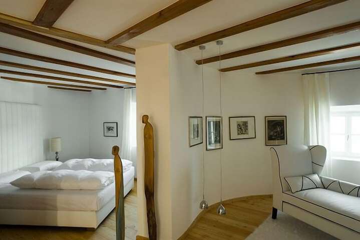Room 19 of 68