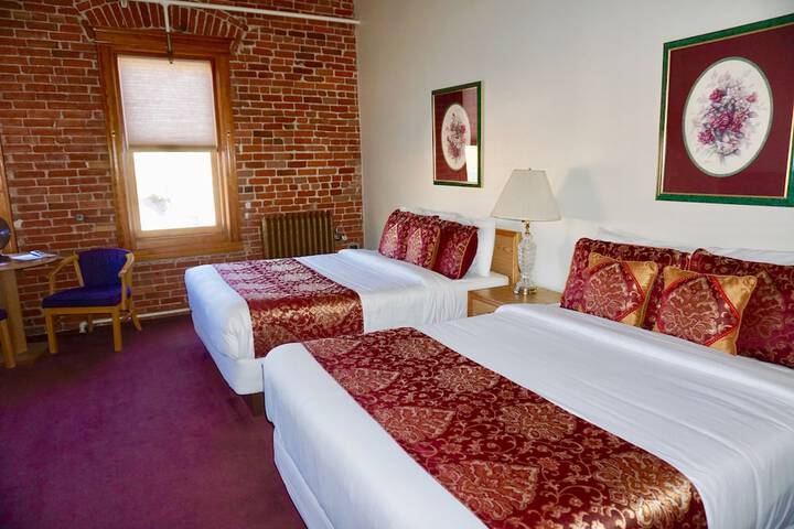Room 10 of 120