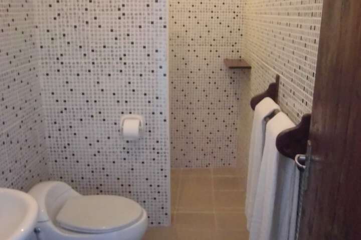 Room 32 of 65